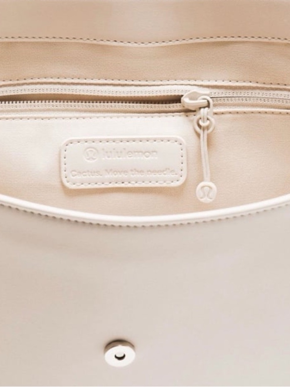 Lululemon Cactus Leather Alternative Shoulder Bag White 8L NWT Dust Bag Vegan - Picture 3 of 12